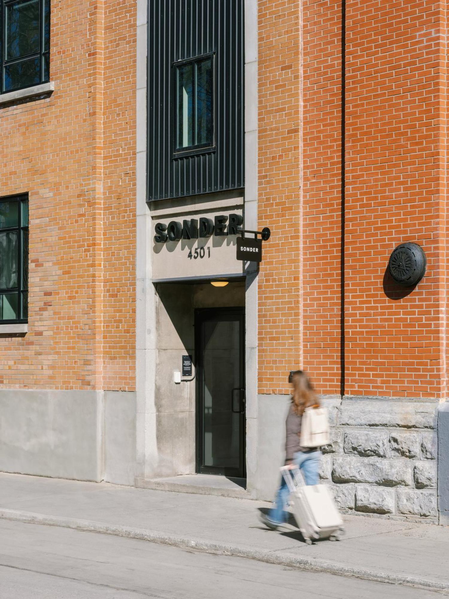 Sonder Le Guerin Aparthotel Монреал Екстериор снимка